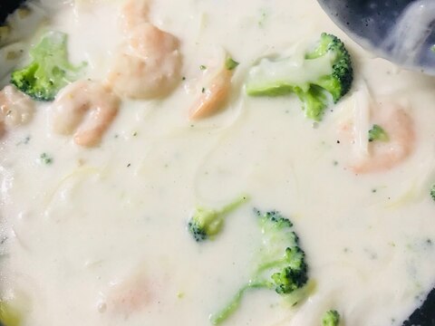 むき海老とブロッコリーの豆乳スープ(o^^o)